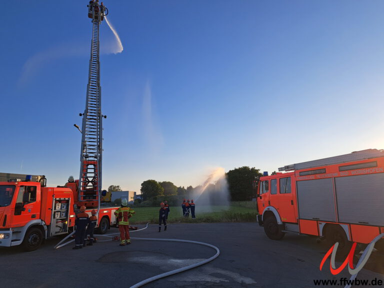 Jugendübung mit der Drehleiter