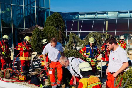 Person eingeklemmt (nicht VU)